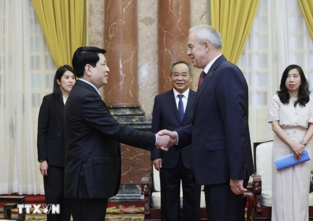 State President receives Chairman of Belarusian House of Representatives